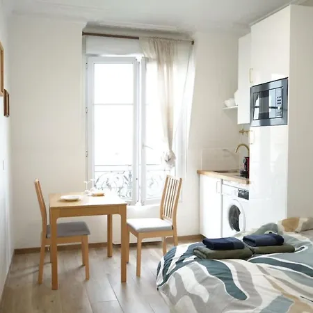 Vaugirard1 Appt 15, Eiffel Tower View